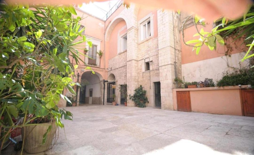 Saint Patrick Guest House Барлетта Екстер'єр фото