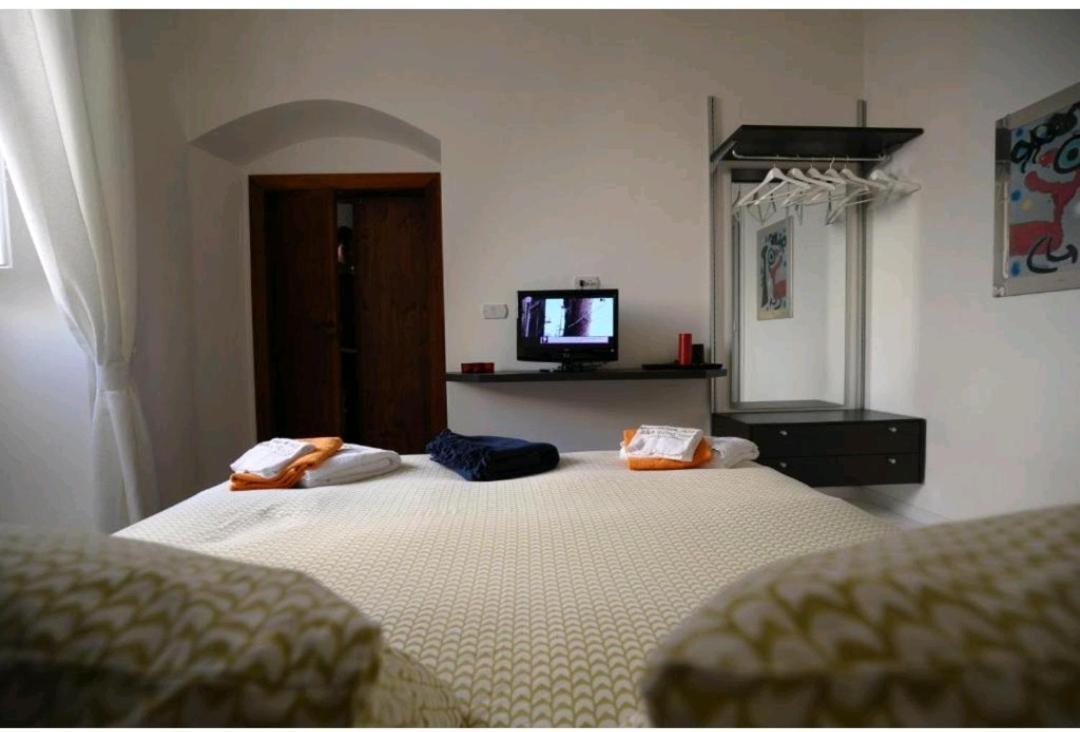 Saint Patrick Guest House Барлетта Екстер'єр фото