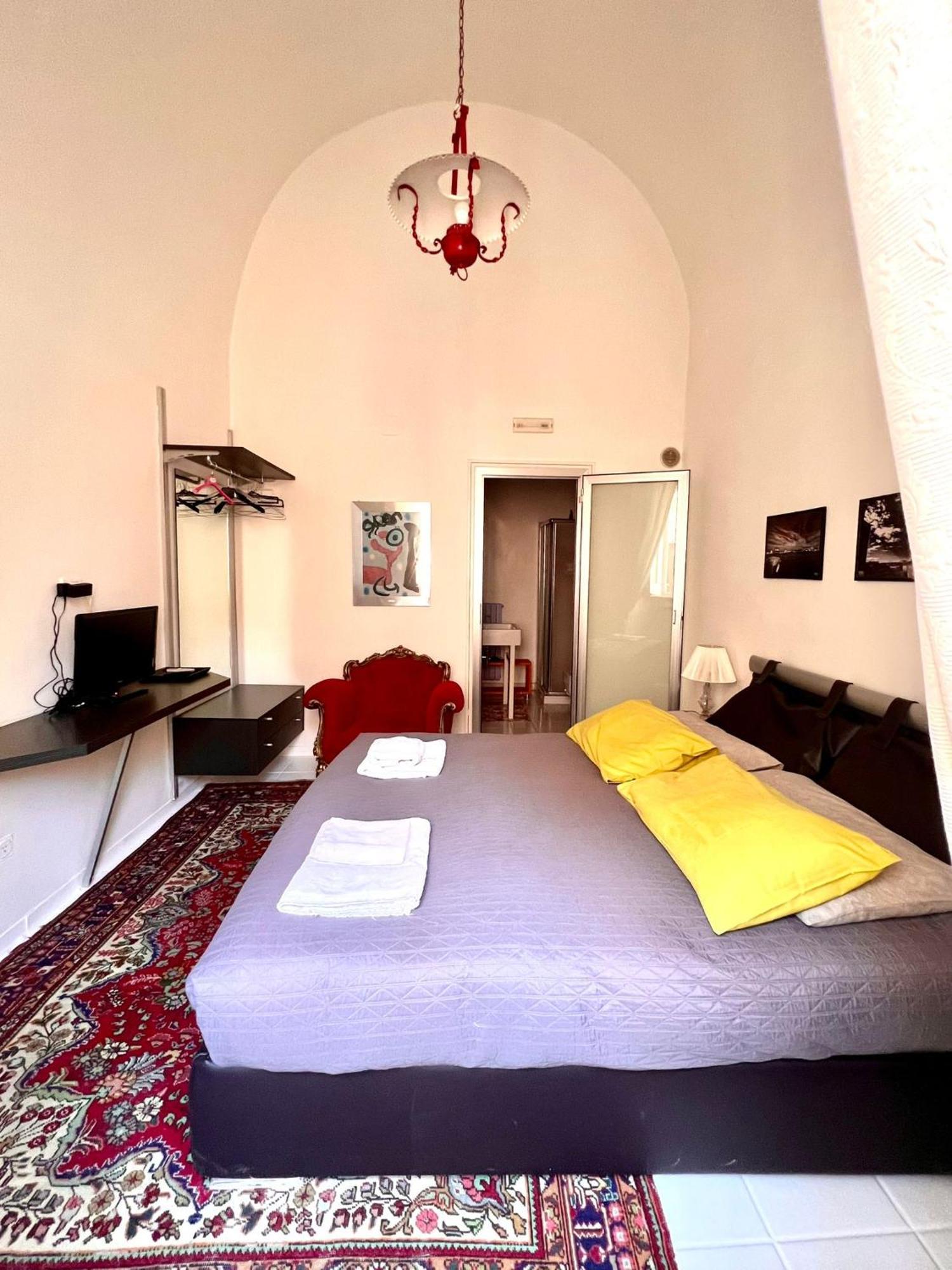 Saint Patrick Guest House Барлетта Екстер'єр фото