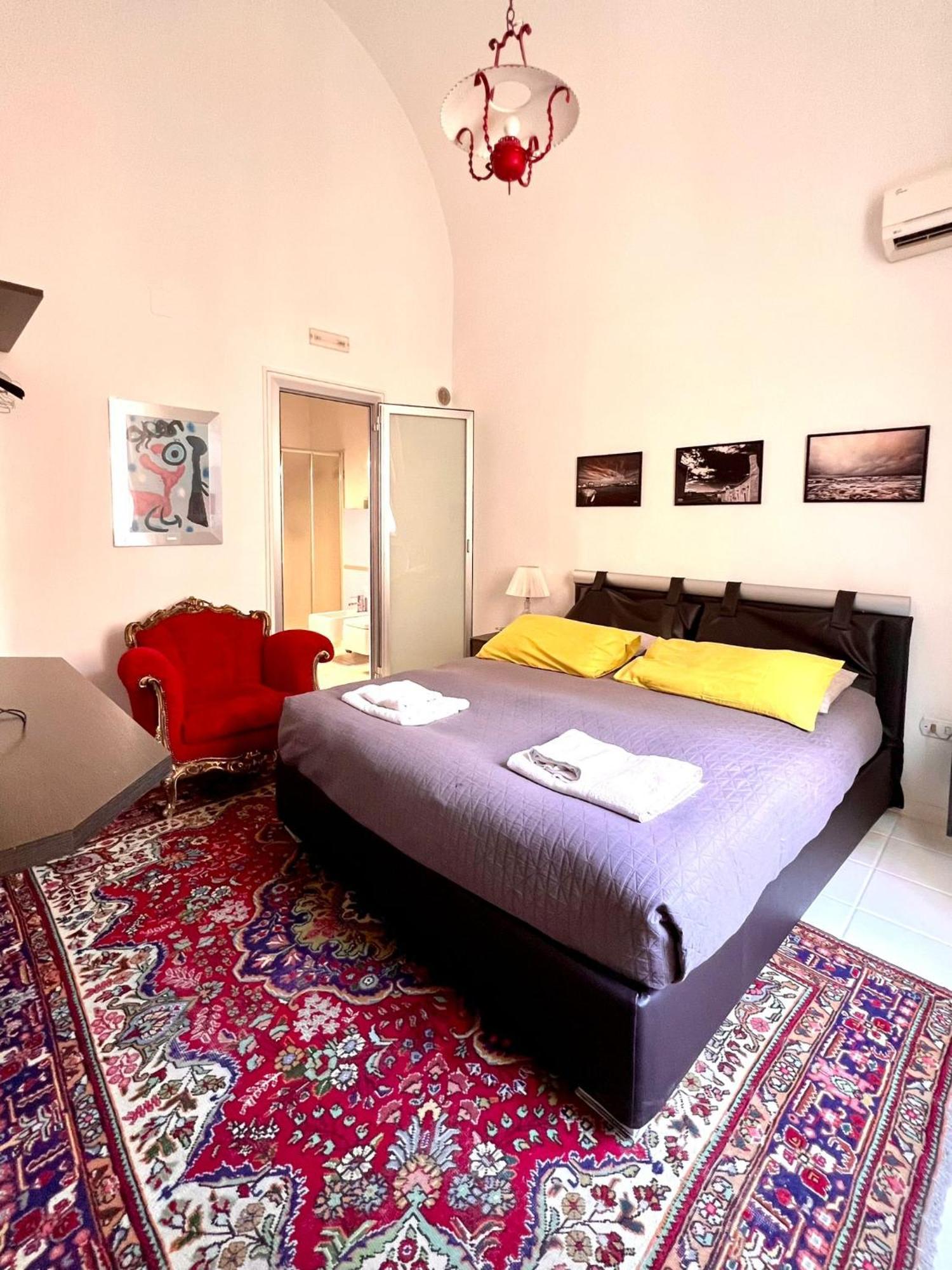 Saint Patrick Guest House Барлетта Екстер'єр фото